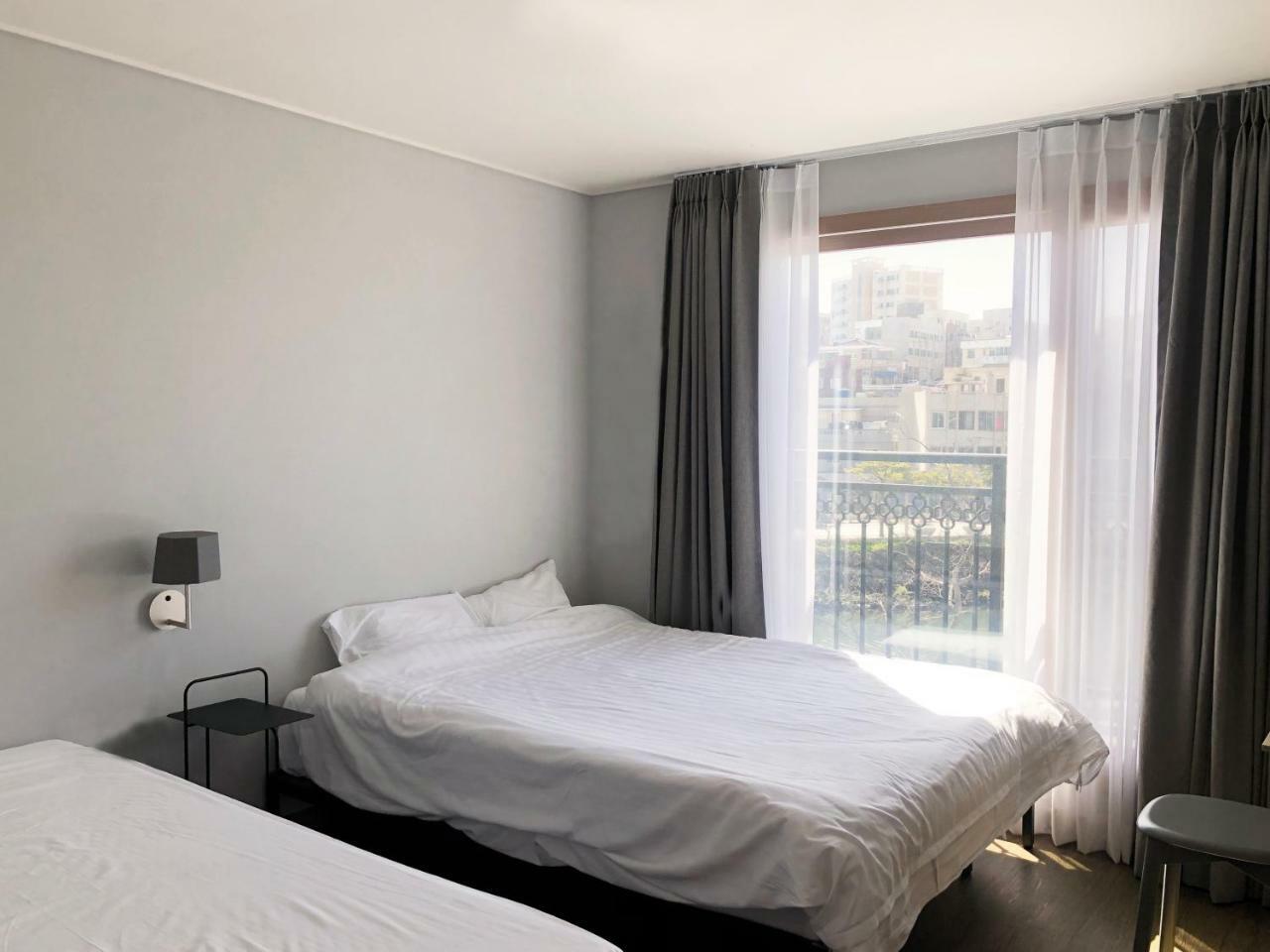 Bed Radio Dongmoon 2* Jeju