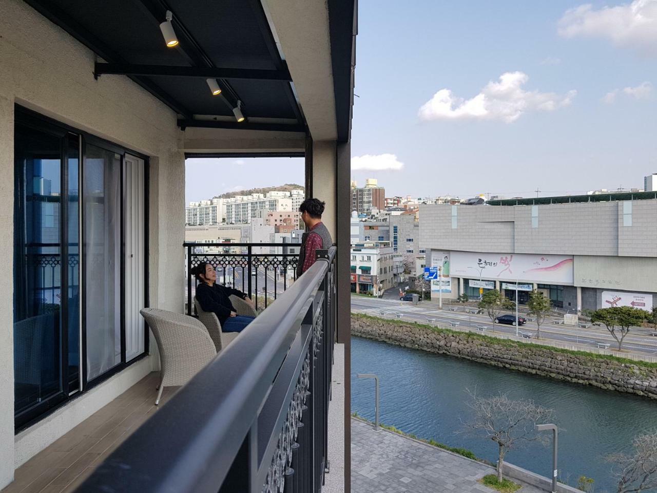 东门床位收音机旅馆